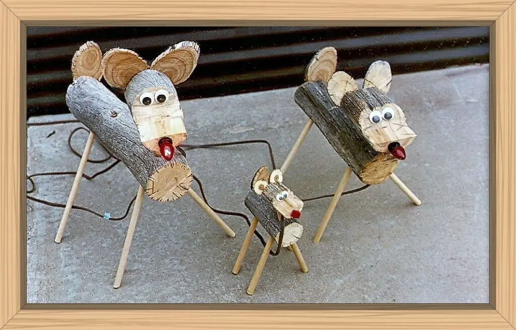 From left to right, it is the Dad, Baby, and Mom holiday decorations that Pete made.